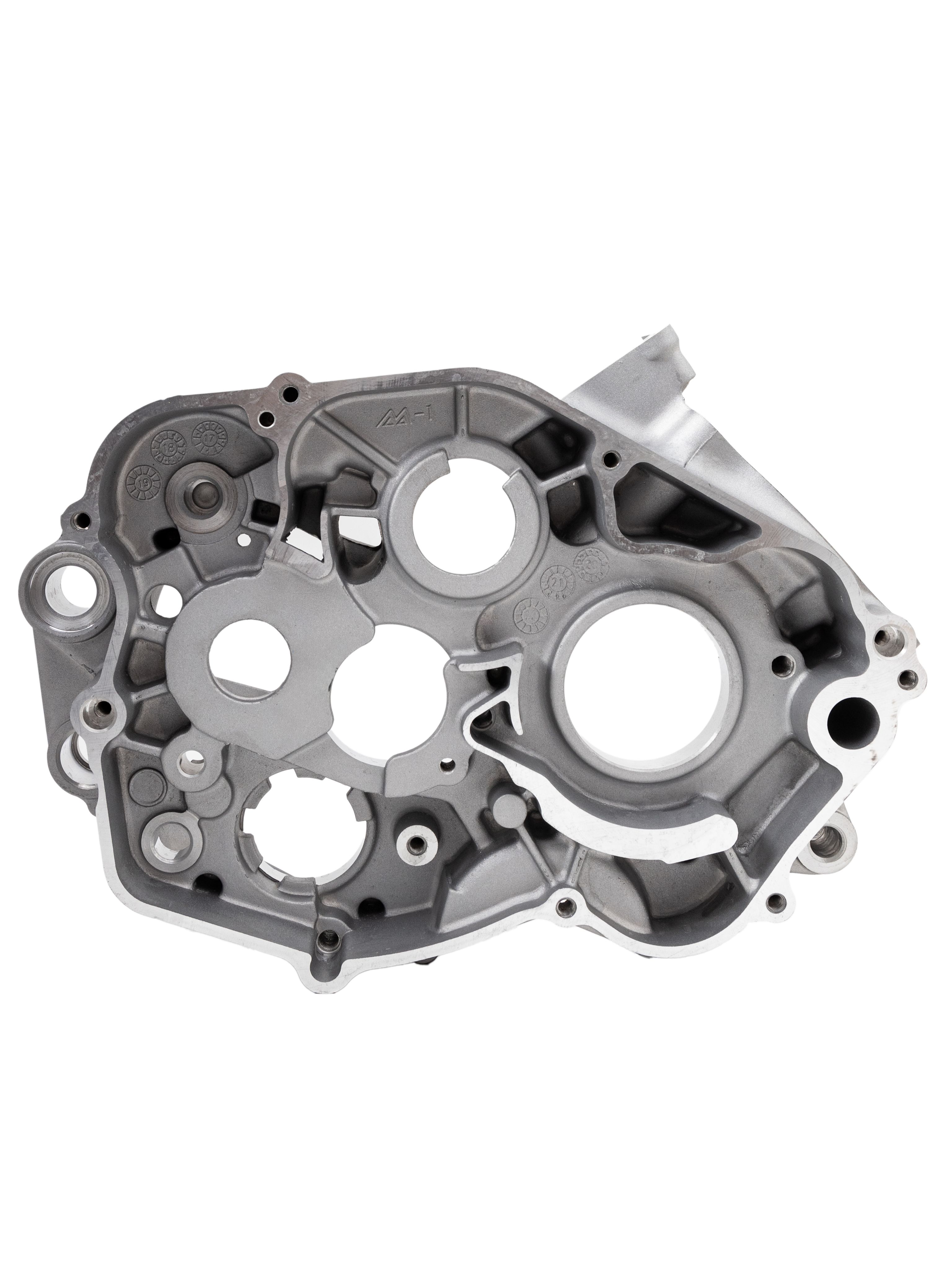 Картер двигателя правый MT250 оригинал Loncin